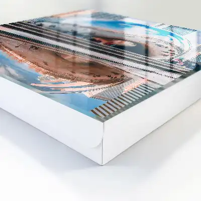 Eine urbane Spiegelung, die die Stadt widerspiegelt