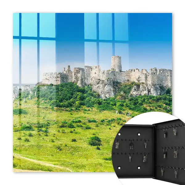 Steinburg unter blauem Himmel