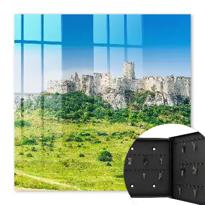 Steinburg unter blauem Himmel