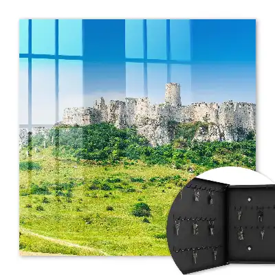 Steinburg unter blauem Himmel