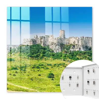 Steinburg unter blauem Himmel