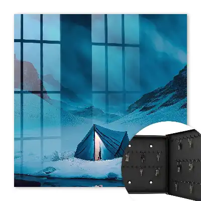 Blaue Nacht mit einem erleuchteten Zelt