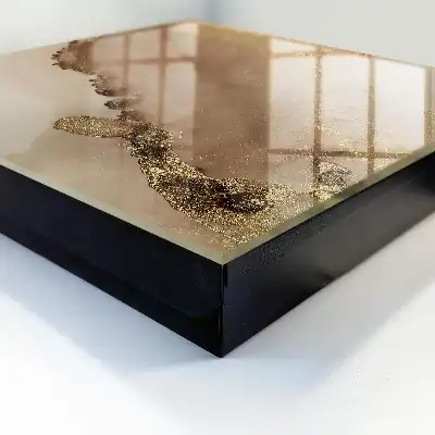 Künstlerisches Wandbild mit abstrakter Transparenzoptik