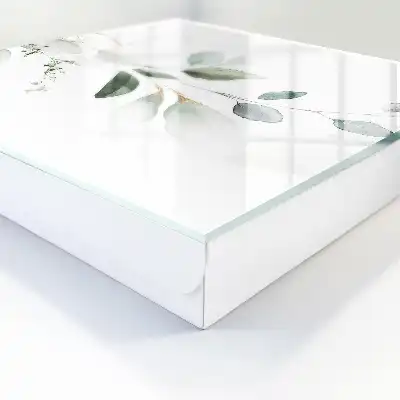 Aquarellblätter in weißen Pastelltönen