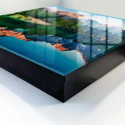 Berglandschaft rund um den See