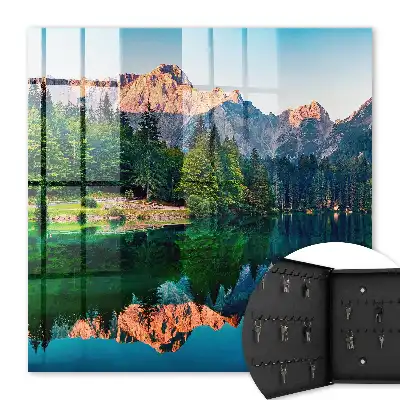 Berglandschaft rund um den See