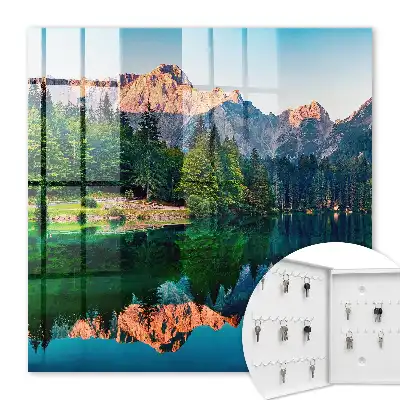 Berglandschaft rund um den See