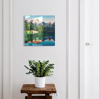 Berglandschaft rund um den See