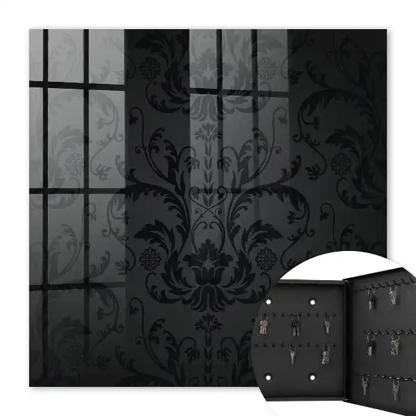 Klassisches Ornament mit floralem Touch
