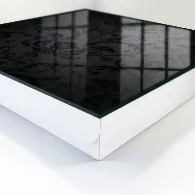 Klassisches Ornament mit floralem Touch