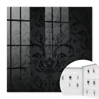 Klassisches Ornament mit floralem Touch