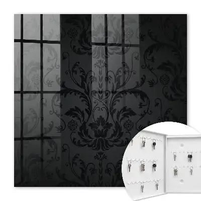 Klassisches Ornament mit floralem Touch
