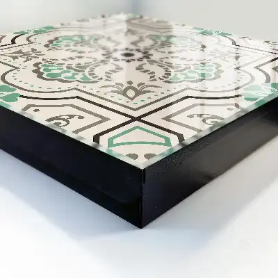 Geometrische Dekoration mit Pflanzenakzenten