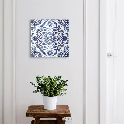 Blumenornament auf weißem Hintergrund