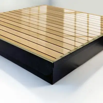 Beige Schattierungsbretter