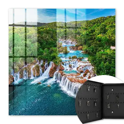 Wandbild mit natürlichen Wasserfällen und üppigem Grün