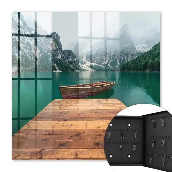 Ein von Gipfeln umgebener Bergsee