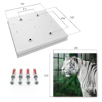 Weißer Tiger in grüner Umgebung