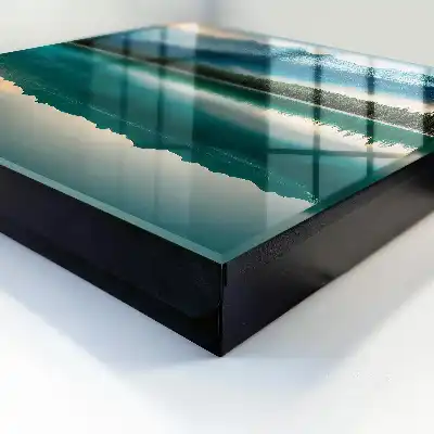 Spiegelung der Berge auf der Wasseroberfläche