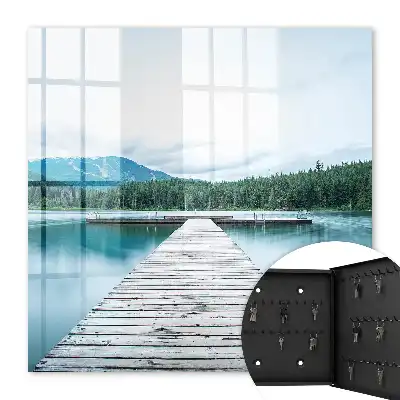 See der Ruhe, umgeben von Bergen