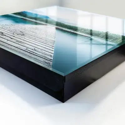 See der Ruhe, umgeben von Bergen