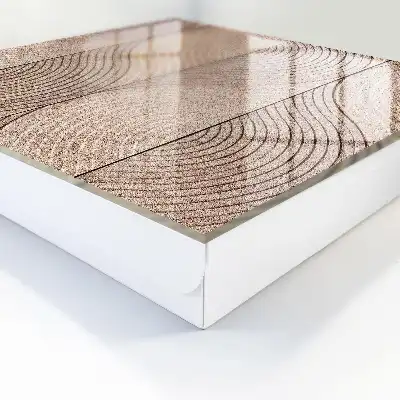 Wandgestaltung mit wellenförmigen Mustern und Texturen