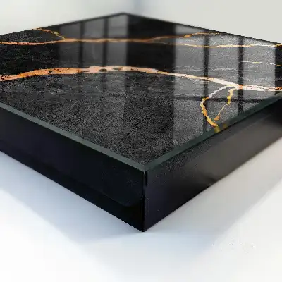 Eleganter Stein in Schwarz und Orange