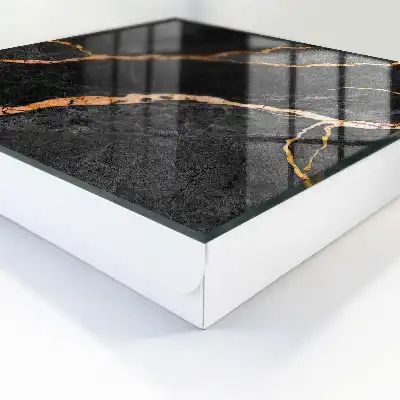 Eleganter Stein in Schwarz und Orange