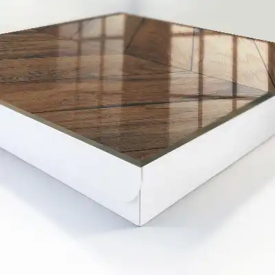 Elegantes Parkett mit Fischgrätmuster aus Holz