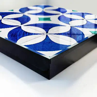 Geometrisches Motiv in blaugrünen Tönen
