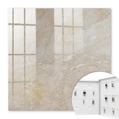 Mineralische Eleganz auf weißem Hintergrund
