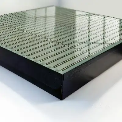 Fliesendesign mit grünem Muster
