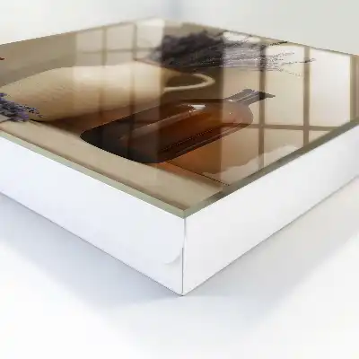 Lavendelfarbene Vase in Creme