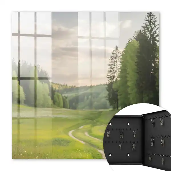 Eine idyllische Landschaft mit Feldern und Wäldern