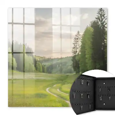 Eine idyllische Landschaft mit Feldern und Wäldern