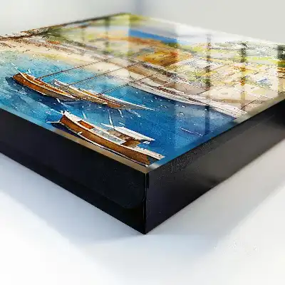 Küstenlandschaft mit dem Meer im Hintergrund