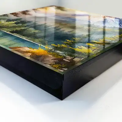 Berglandschaft mit Seen und Wäldern
