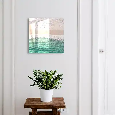 Sommerstrand mit Sand und Wellen
