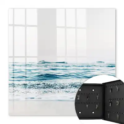 Das Meer ist ruhig und blau