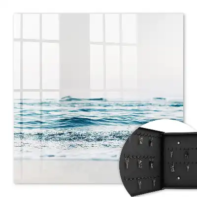 Das Meer ist ruhig und blau