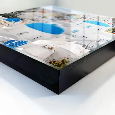 Griechische Ansichten mit blauen Kuppeln