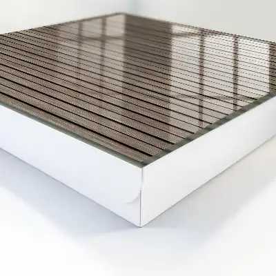 Holzbretter mit harmonischem Linien-Design