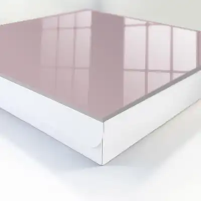 Zartes, minimalistisches Pastelllila