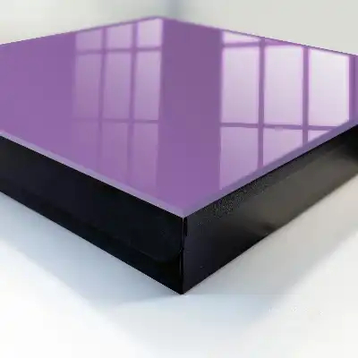 Ausdrucksstärke des minimalistischen Lila-Farbtons