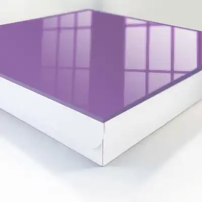 Ausdrucksstärke des minimalistischen Lila-Farbtons