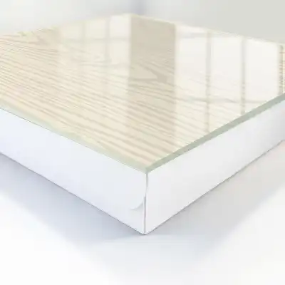 Produkt mit heller Holzmaserung