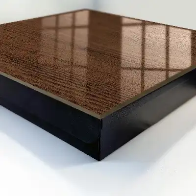 Holzstruktur mit ausgeprägter Maserung