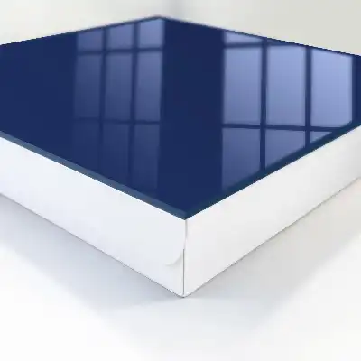 Lebendiger, minimalistischer Marineblau-Stil