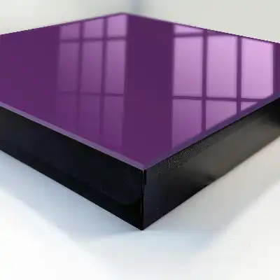 Kräftiges Lila, minimalistisch und modern