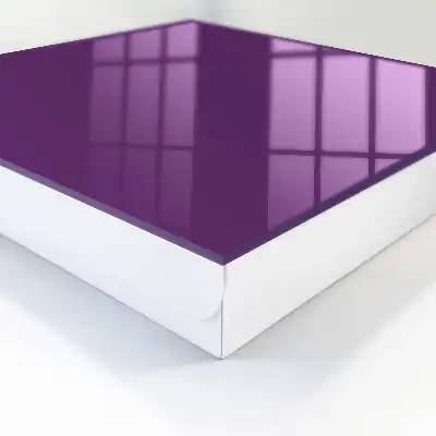 Kräftiges Lila, minimalistisch und modern